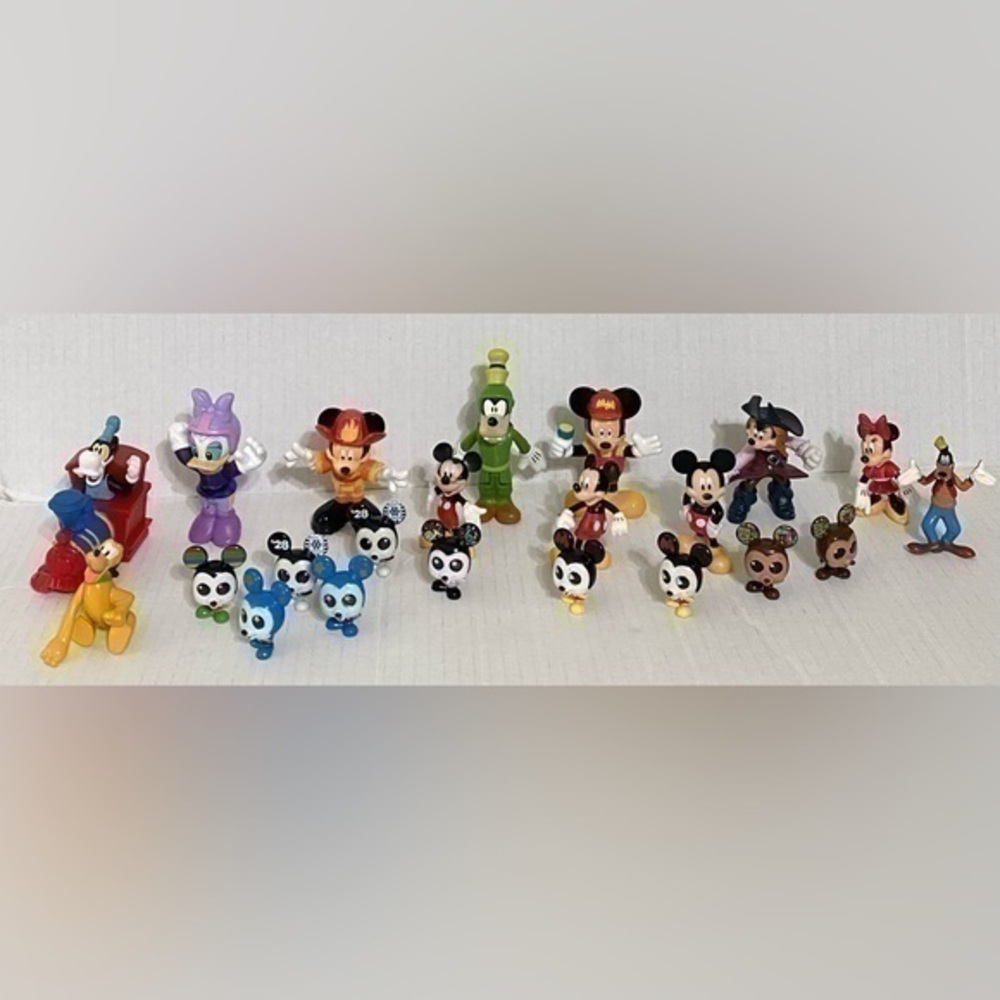 Disney Mickey Collectible Friends & Disney Doorables 
Mickey MouseYears of Ears